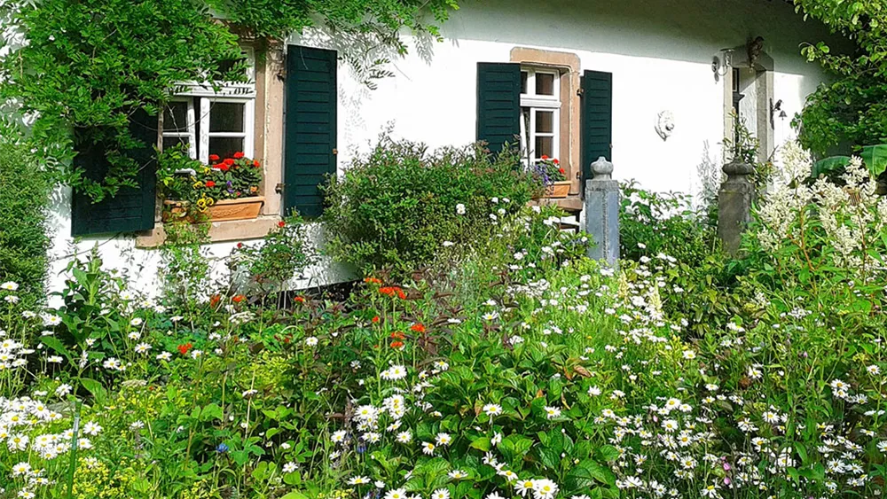 Cottage gestalten und Idyllische Gärten romantische Landhausgärten